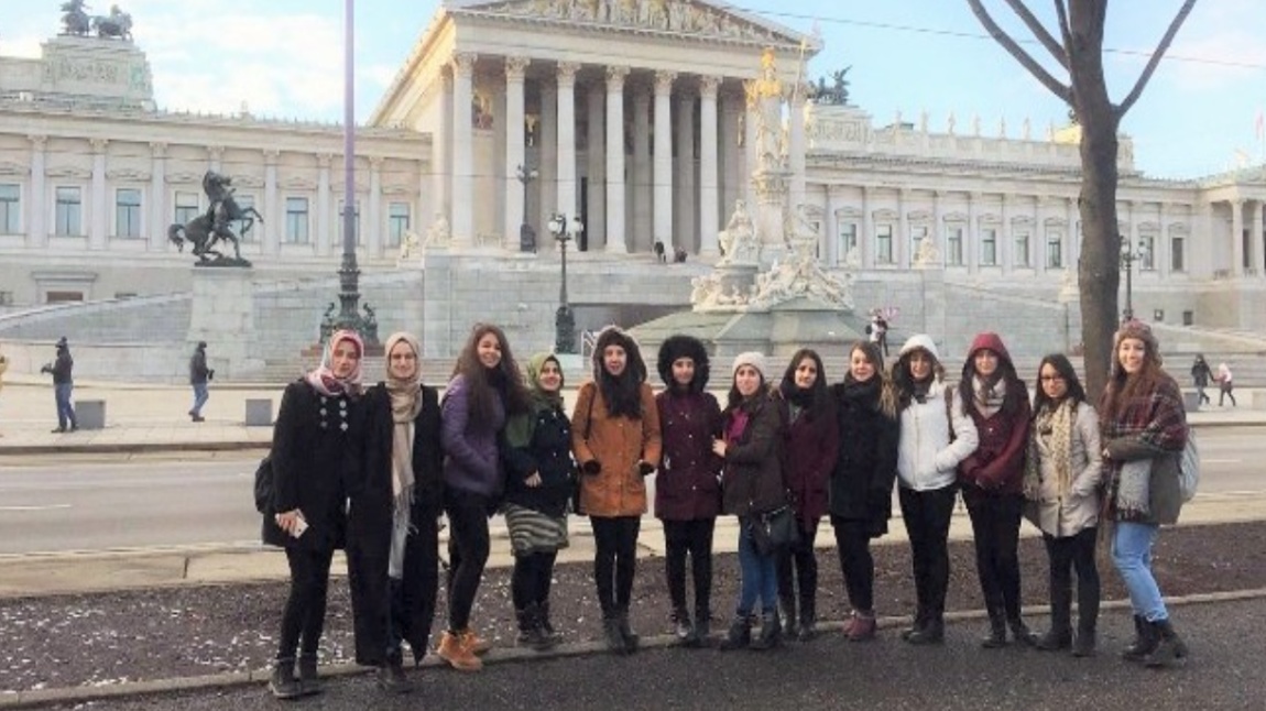 Lise öğrencileri Viyana’dan döndü
